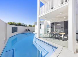 Waves Beach House，位于马库拉的酒店