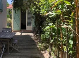 studio avec terrasse et jardin à 3 minutes à pied de la plage