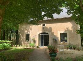 The Stables Gite at Chateau Mas de Pradié，位于弗萨克的旅馆