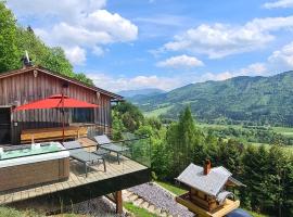 Ruhige Bergvilla in Alleinlage am Mondsee mit Seeblick Bergblick und Whirlpool，位于Innerschwand am Mondsee的酒店