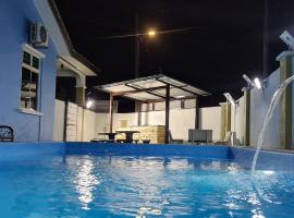 Rest n Splash by Home Stay Cikgu D'Inapan Kijang，位于阿罗士打的带泳池的酒店