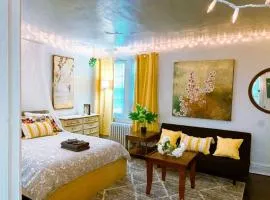 (49.1E) Garden style studio @ Forest Park & City!