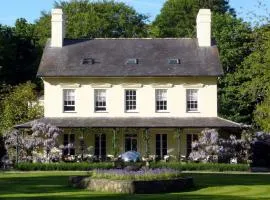 Plas Efailnewydd