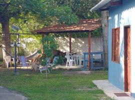 Suites para casais na praça Oswaldo Cruz，位于卡波布里奥的海滩短租房