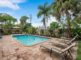 Chic Coastal - Heated Pool per request, Near PGA & Everything!，位于棕榈滩花园的酒店