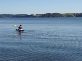 Lake Rotoiti Lakehouse Retreat，位于罗托鲁瓦的乡村别墅