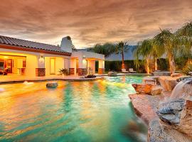 Exclusive, Upscale Palm Springs Estate with 5-Star Amenities，位于棕榈泉的酒店