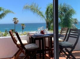 Espectacular apartamento primera linea de playa - Golf，位于埃斯特波纳萨拉迪罗海滩附近的酒店