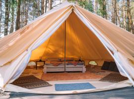 Natur Camp Glamping Birštonas，位于比尔什托纳斯的豪华帐篷