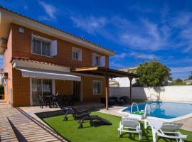 Villa PLUMA Planet Costa Dorada - ONLY FAMILIES，位于萨洛的酒店