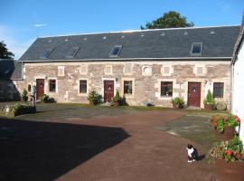 Corehouse Farm Cottages - Dairy, Granary & Sawmill，位于拉纳克Happendon Services M74附近的酒店