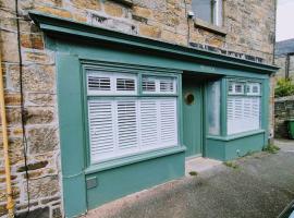 One of a Kind Luxury Studio Stay in Penzance，位于彭赞斯的酒店