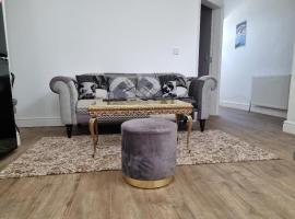 Cheerful 4 bedroom close to Uclan, Preston City Center，位于普雷斯顿的酒店