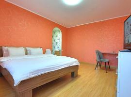 Червоне і біле Мережа квартир Alex Apartments Документи для відряджень Безконтактне заселення 24-7，位于波尔塔瓦的自助式住宿