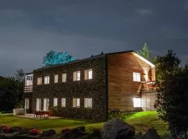 Lago Maggiore Alture di Stresa casa nel bosco confinante con il Golf des iles Borromées