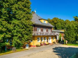 Hotel Sonnenhof/Slavia，位于Horní Podluží的带停车场的酒店