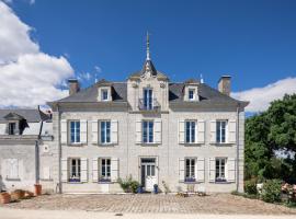 Casa Mila & Spa - Maison d'Hôtes raffinée vue Loire, Spa & Piscine，位于Saint-Mathurin的酒店