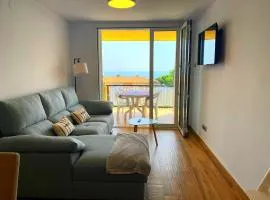 Apartament gran amb vistes al mar, piscina i pàrquing