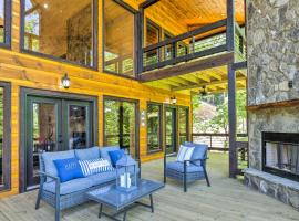 Riverfront Blue Ridge Escape with Scenic Views!，位于蓝岭的酒店