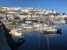 Harbour View Ground Floor Flat with Private Parking, only 5 Mins walk to harbour