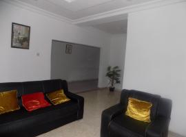 Great Secured 1Bedroom Service Apartment ShortLet-FREE WIFI - Peter Odili RD - N29,000，位于哈科特港的酒店