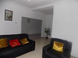 Great Secured 1Bedroom Service Apartment ShortLet-FREE WIFI - Peter Odili RD - N29,000，位于哈科特港的度假短租房