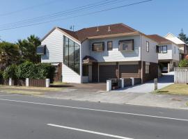 At The Bay - Mt Maunganui Holiday Home，位于Matapihi的酒店