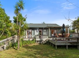 Riverview Retreat - Cooks Beach Holiday Home，位于Cooks Beach的酒店