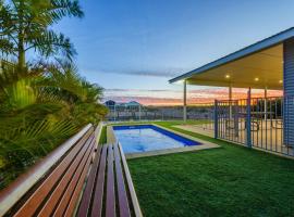 4 Corella Court - Pool and Jetty 12m max，位于Exmouth的酒店