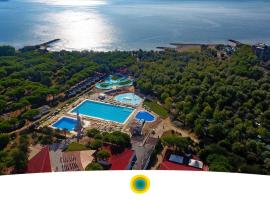 Club del Sole Marina Julia Family Camping Village，位于滨海朱莉娅的度假园