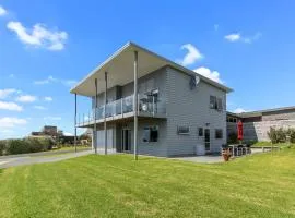 Sea It All On Devon - Mangawhai Holiday Home