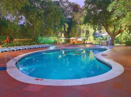 克拉克斯施拉兹酒店，位于阿格拉Agra Airport - AGR附近的酒店