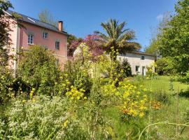 Apartamentos La Collada，位于San Pelayo de Tehona的公寓