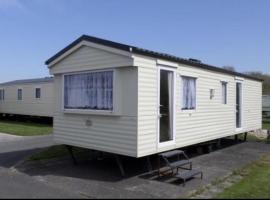 Lovely 2 bedroom static caravan Brean Somerset，位于伯翰姆昂斯的酒店