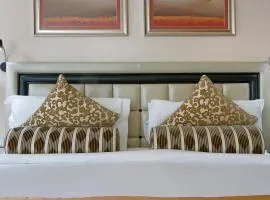 Taj Executive Suites, Private Residence