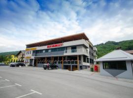 Hotel Kavalir，位于Žepče的酒店