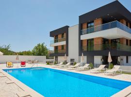 Georgiy Lux Apartments，位于Lastva的酒店