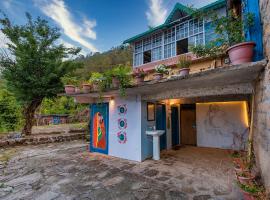 Vista Hostel Jeolikote, Nainital，位于Patwa Dunga的酒店