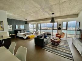 KASA Skyview Luxury Loft Style 15th floor Condo，位于圣胡安的乡村别墅