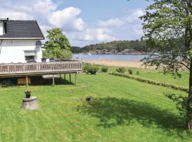 Nice Home In Vesterøy With Wifi，位于Hauge的酒店
