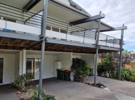 Beatons Beach Front Studio Inverloch，位于因沃洛什的酒店