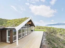 4 Bedroom Lovely Home In Kvisvik