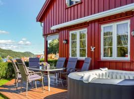 Beautiful Home In Risør With Kitchen，位于Songe的酒店