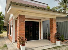 Cabin in the Woods by Abris，位于Bukit Gambir的酒店