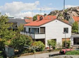 Amazing Home In Lysekil With 4 Bedrooms, Sauna And Wifi