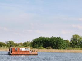 2 Bedroom Beautiful Ship In Radewege，位于Radewege的酒店