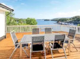 4 Bedroom Cozy Home In Auklandshamn