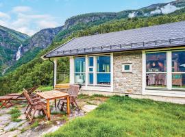 Nice Home In Skjolden With House Sea View，位于Luster的酒店