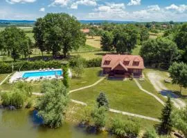 3 Bedroom Cozy Home In Mala Ludina