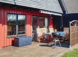 Nice Home In Gunnebo With Wifi，位于韦斯特维克的酒店